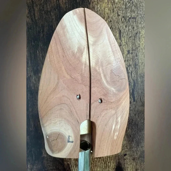 Rochester Shoe Tree Co. | pair of shoe trees - Picture 9 of 10